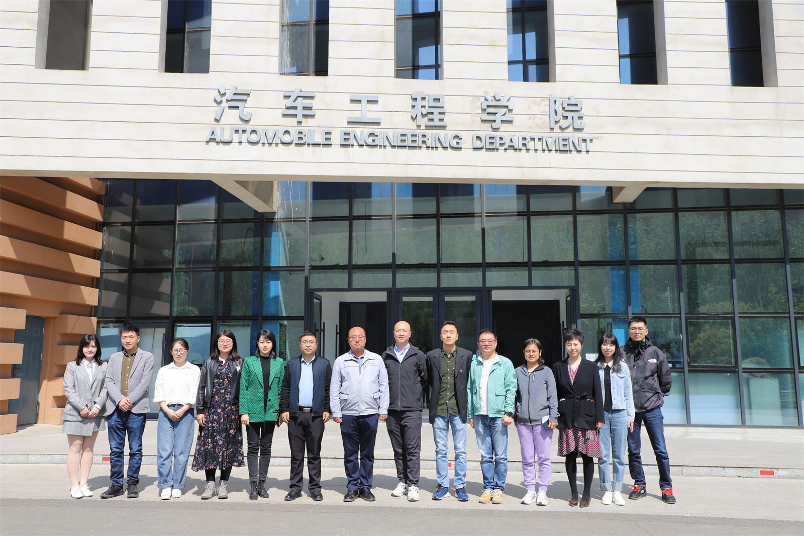 图8 合影留念.jpg