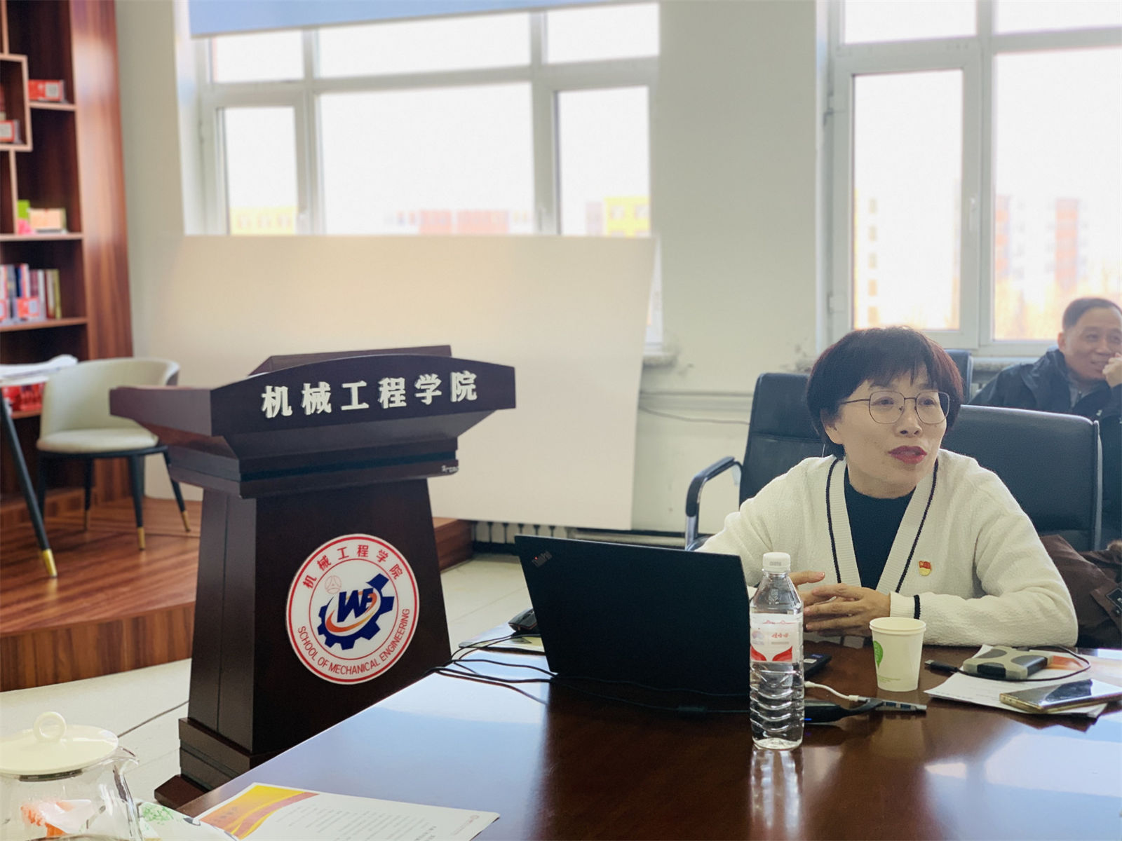 图2 于伟丽部长结合自身经历谈课程思政.jpg