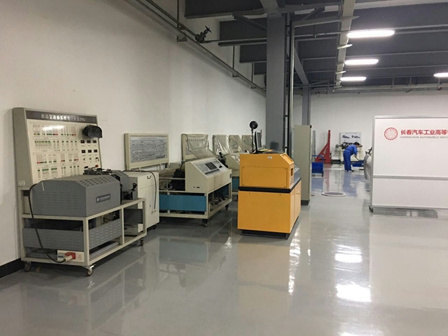 图5 动力总成实训区_副本.jpg