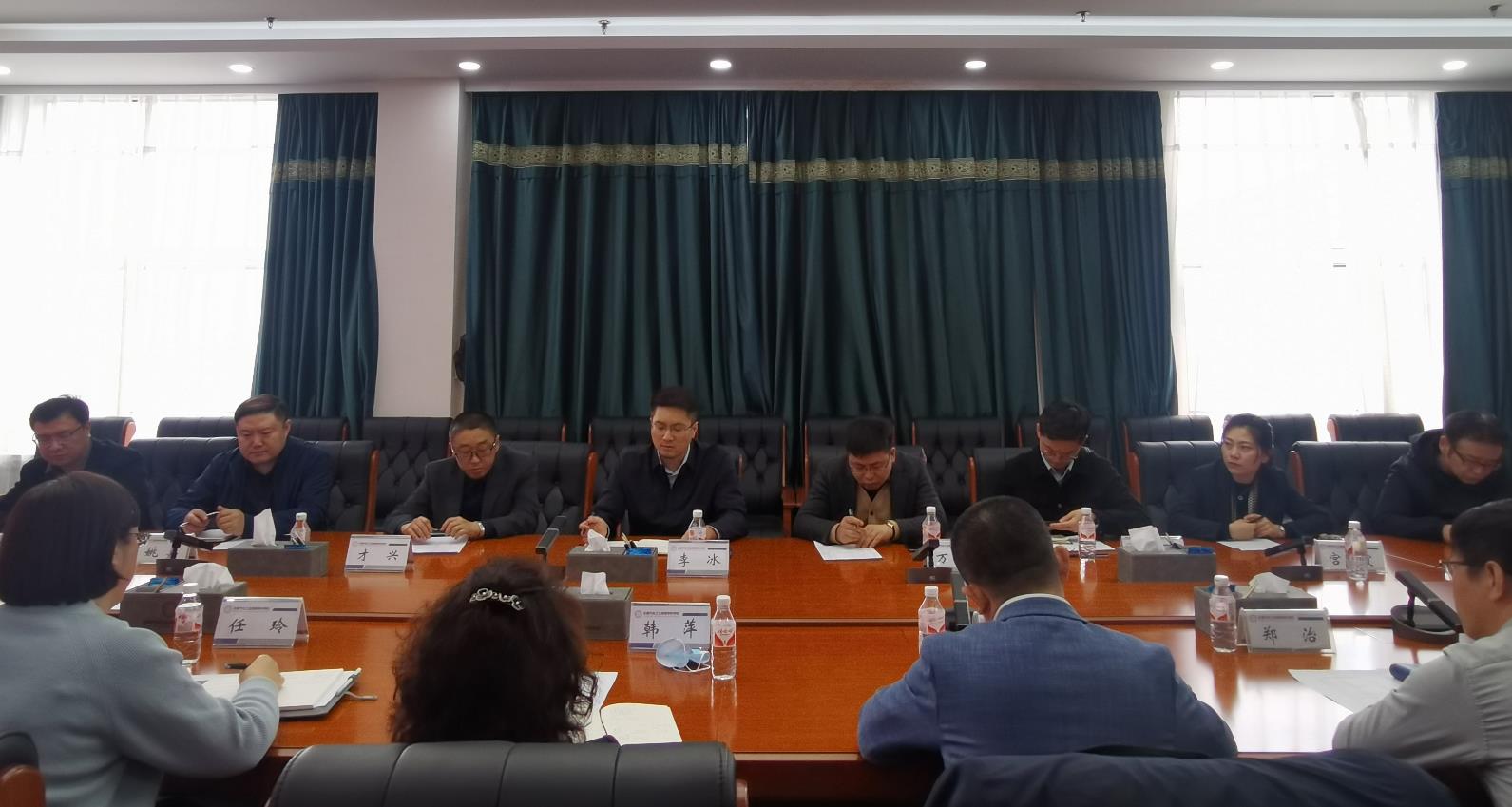 图3 京东科技副总经理李冰介绍京东校企合作相关工作.jpg