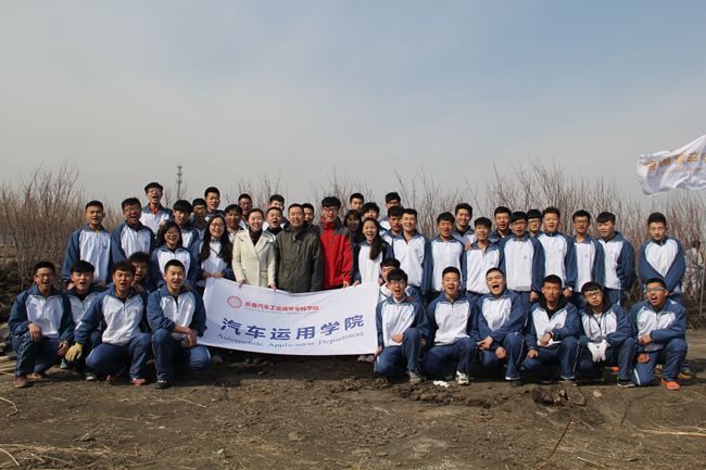 图6.汽车运用学院合影_副本.jpg