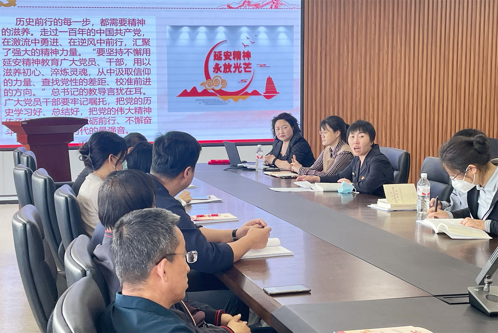 图5 学院党总支组织委员王珏琦做专题辅导报告总结.jpg