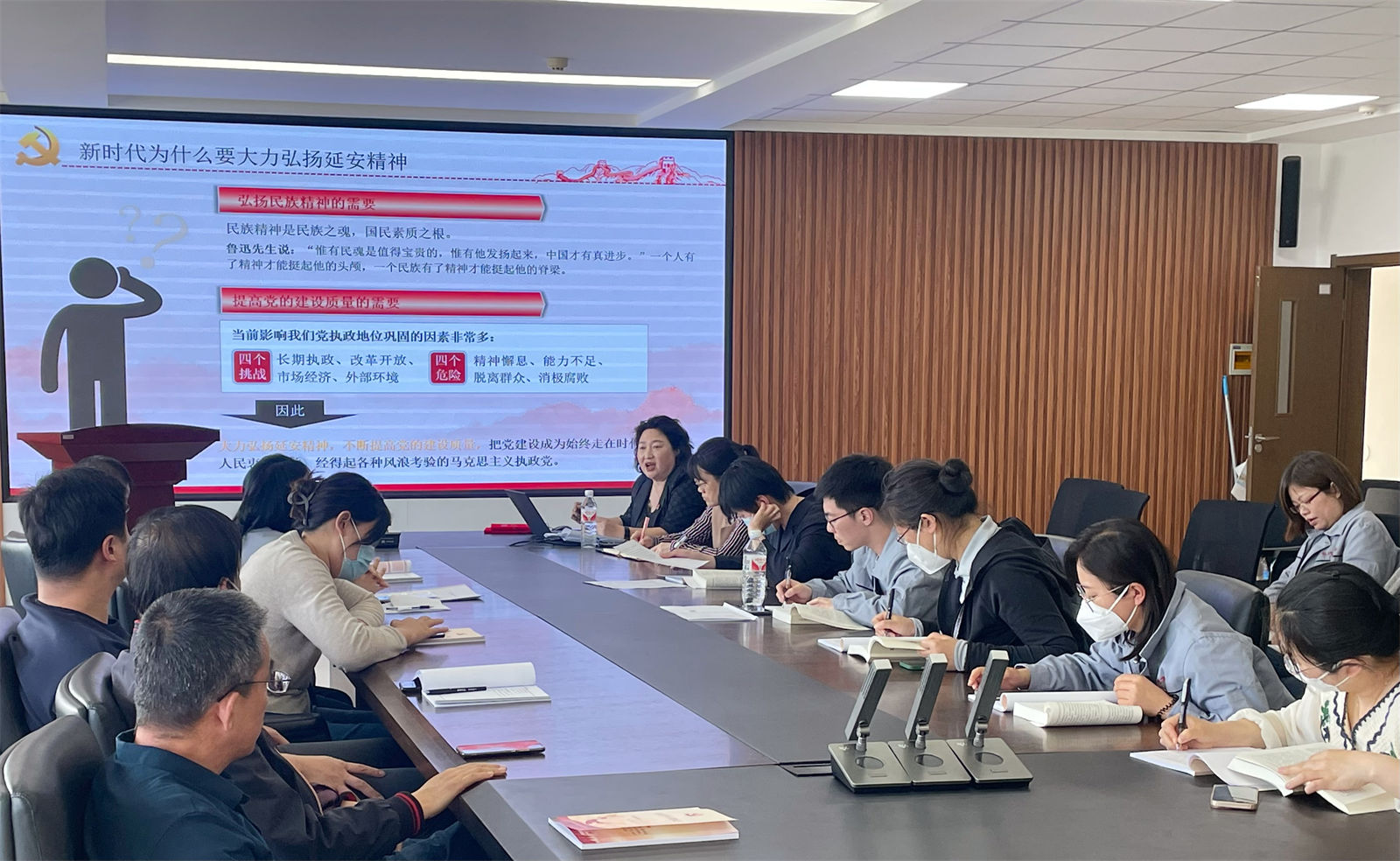 图4.2 霍平教授讲延安精神专题辅导报告.jpg