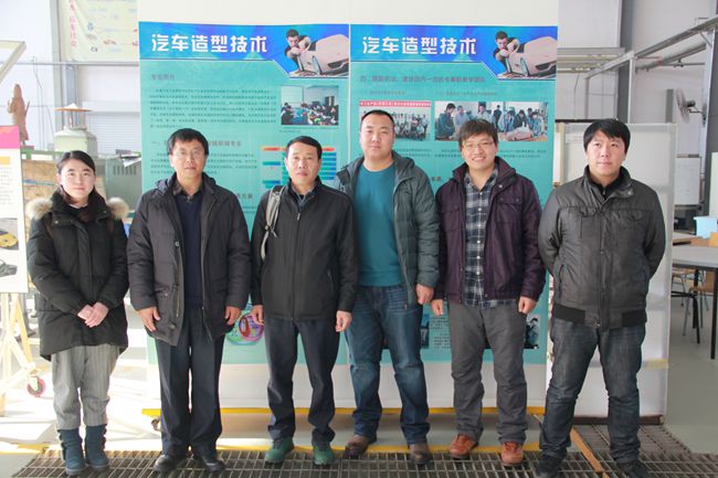 图四 企业专家临别合影_副本.jpg