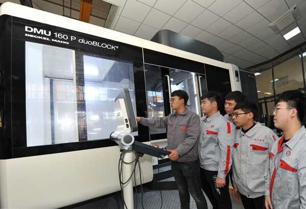 数控五轴加工实训教学5_副本.jpg