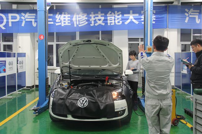 图3 比赛现场-灯光检查_副本.jpg