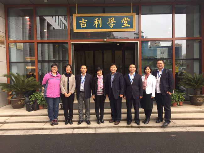 参观吉利学堂_副本.jpg